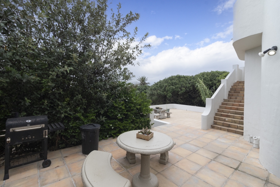 6 Bedroom Property for Sale in West Beach Eastern Cape